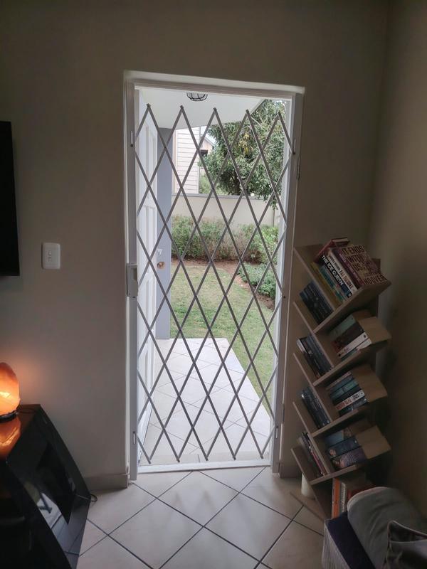 To Let 2 Bedroom Property for Rent in Buhrein Western Cape